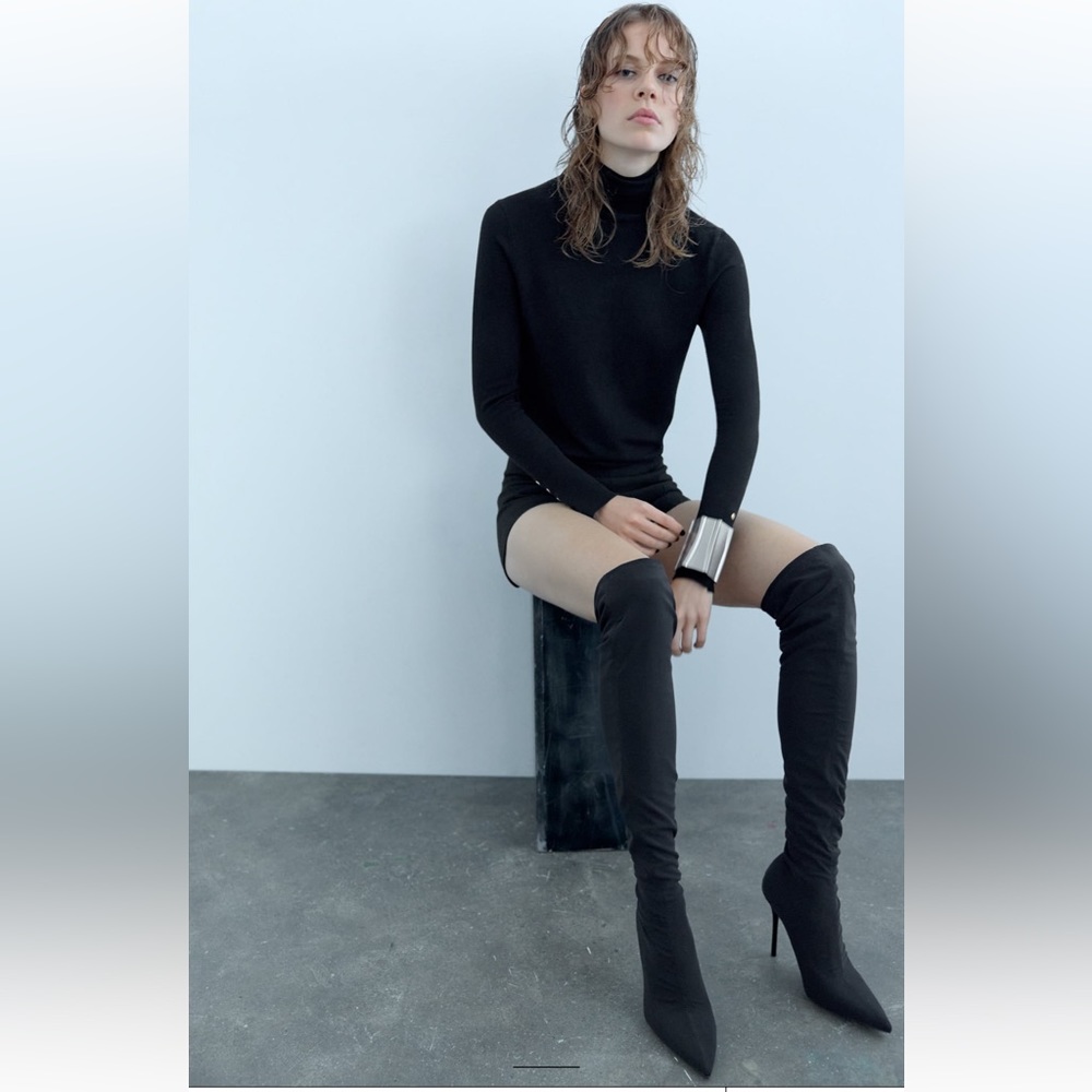 ✨SALE✨ ZARA MESH OVER-THE-KNEE BOOTS
✨SALE✨
